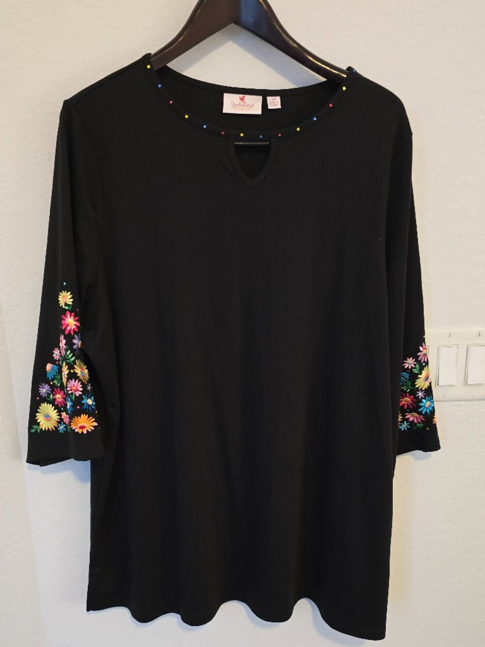 Quacker Factory Full Bloom & Bling embroidered 3/4 sleeve Tunic - Black - 2X EUC - Picture 2 of 9